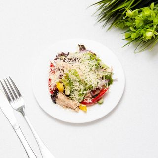 Куряче філе з овочами та пармезаном (150г)