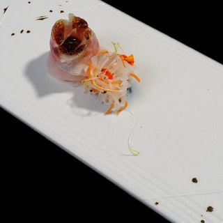 Sashimi de lubina con salsa de trufa  (9 uds.)