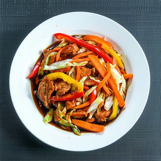 Fibre de porc cu sos dulce-acrisor