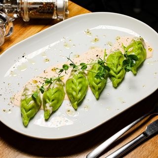 Вареники з білими грибами та картоплею під вершковим соусом