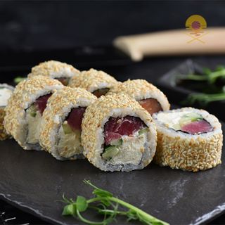 Філадельфія з тунцем в кунжуті