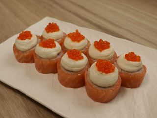 Міні Класік з Лососем та Ікрою (250g)
