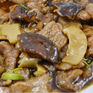 72. Ternera Con Bambú Y Setas Chinas