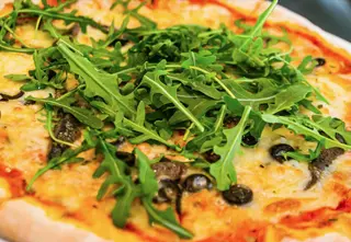 Pizza Napolitana (26 Cm. A 28 Cm. Aprox.)
