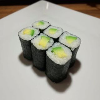 105. Maki aguacate (8 pzs.)