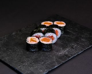 Maki de salmón (8 pzs.)