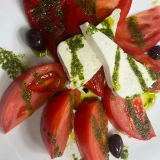 Салата с прясно биволско сирене (360г)