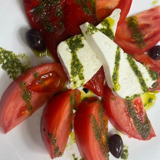 Салата с прясно биволско сирене (360г)