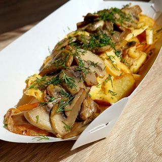 Картопля по-селянськи з грибами та зеленню