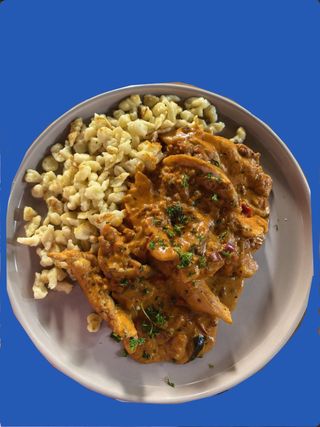Pileći file u Stroganof sosu