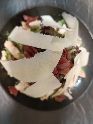 Cezar salata sa piletinom obrok