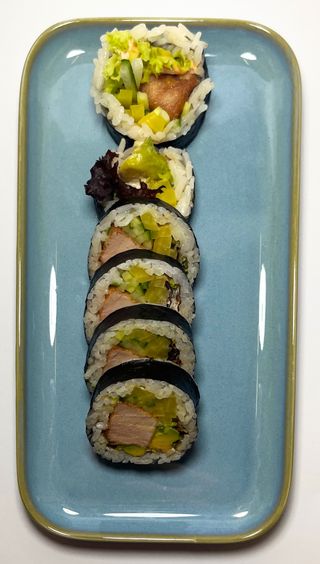 Futomaki pieczony tuńczyk