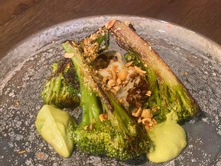 Conopidă și broccoli la grill