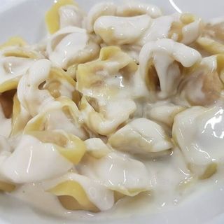 Tortellini de carne à Creme