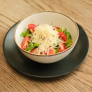 Rukola, čeri i Parmezan