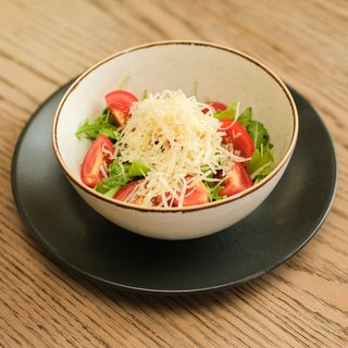 Rukola, čeri i Parmezan