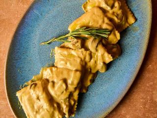 Giganti de cordero lechal en salsa de Pedro Ximenez y foie