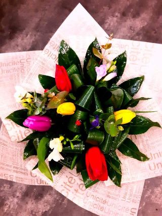 Buchet primavara 8 Martie S mix de flori 9 fire