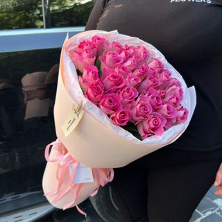 35 троянд в упакуванні