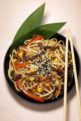 Локшина з яловичиною