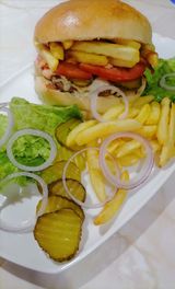 Pljeskavica 100 grama sa kačkavaljem