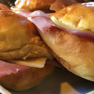 Bollo de leche jamón y queso