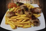 Balkanski ražnjići sa pomfritom 400 gr
