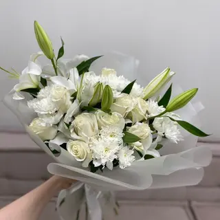 Bouquet de 4 lys 10 roses 