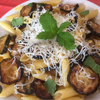 Pennette con zucchina e ricotta salata 