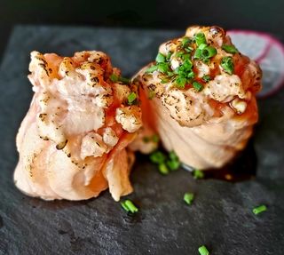 Gunkan Sake Braseado