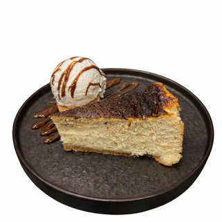Tarta de queso con helado de violeta