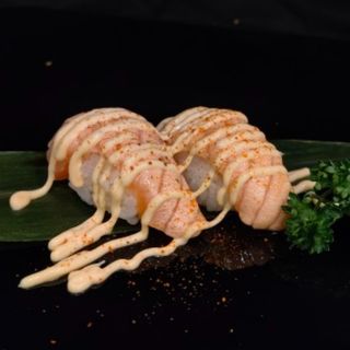 Nigiri sake flambè spicy-63