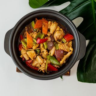 Pollo con salsa sacha