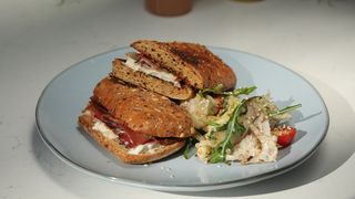 Პროშუტო და სტრაჩატელას სენდვიჩი