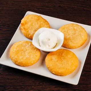 Ración de Arepitas Fritas con Nata criolla (4 Unid)
