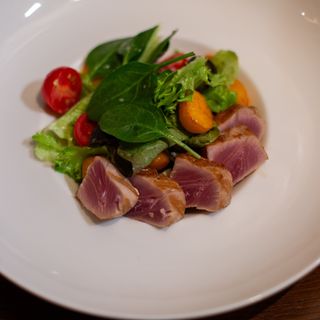 Салат з тунцем