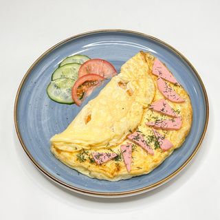 Омлет с колбасой