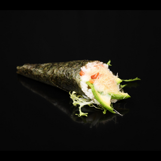 103. Temaki de salmón con aguacate y pepino (1u)