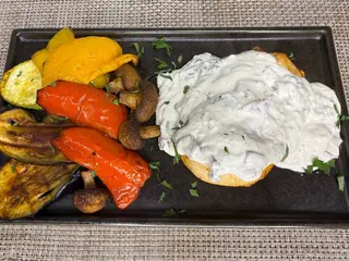 Куриная грудка с грибным соусом/ Piept de pui cu sos de ciuperci