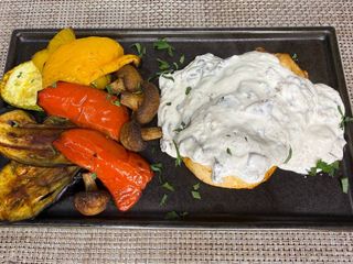 Куриная грудка с грибным соусом/ Piept de pui cu sos de ciuperci
