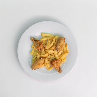 Alitas De Pollo Con Patatas Fritas (6 Uds.)