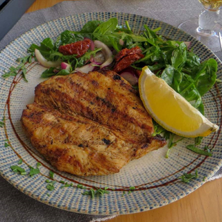 Пилешко филе на скара със свежа гарнитура (480гр.)