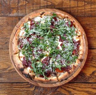 Піца Брезаола 35 cм / Pizza con Bresaola di cavallo (800g)