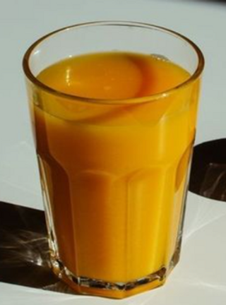 ZUMO DE NARANJA, CÚRCUMA Y ZANAHORIA 