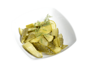 Salată de castraveţi muraţi