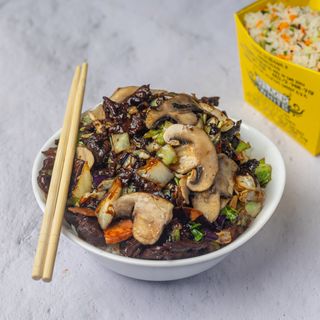 Svinjetina sa šampinjonima u soja sosu