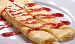 Палачинка с конфитюр и сирене