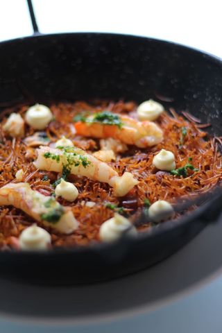 Fideuá de gamba y sepia 