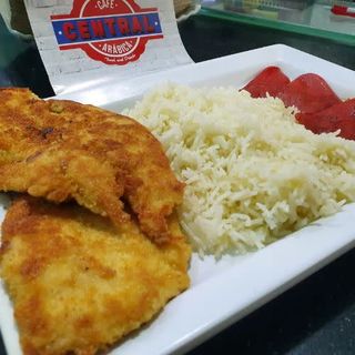 Milanesa de Pollo Con Arroz P Piquillo