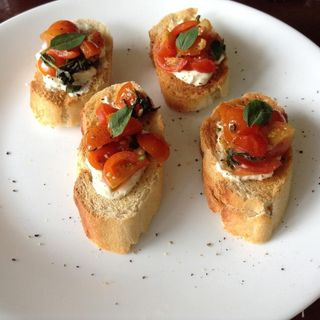Bruschetta de Atum, Tomate e Azeite